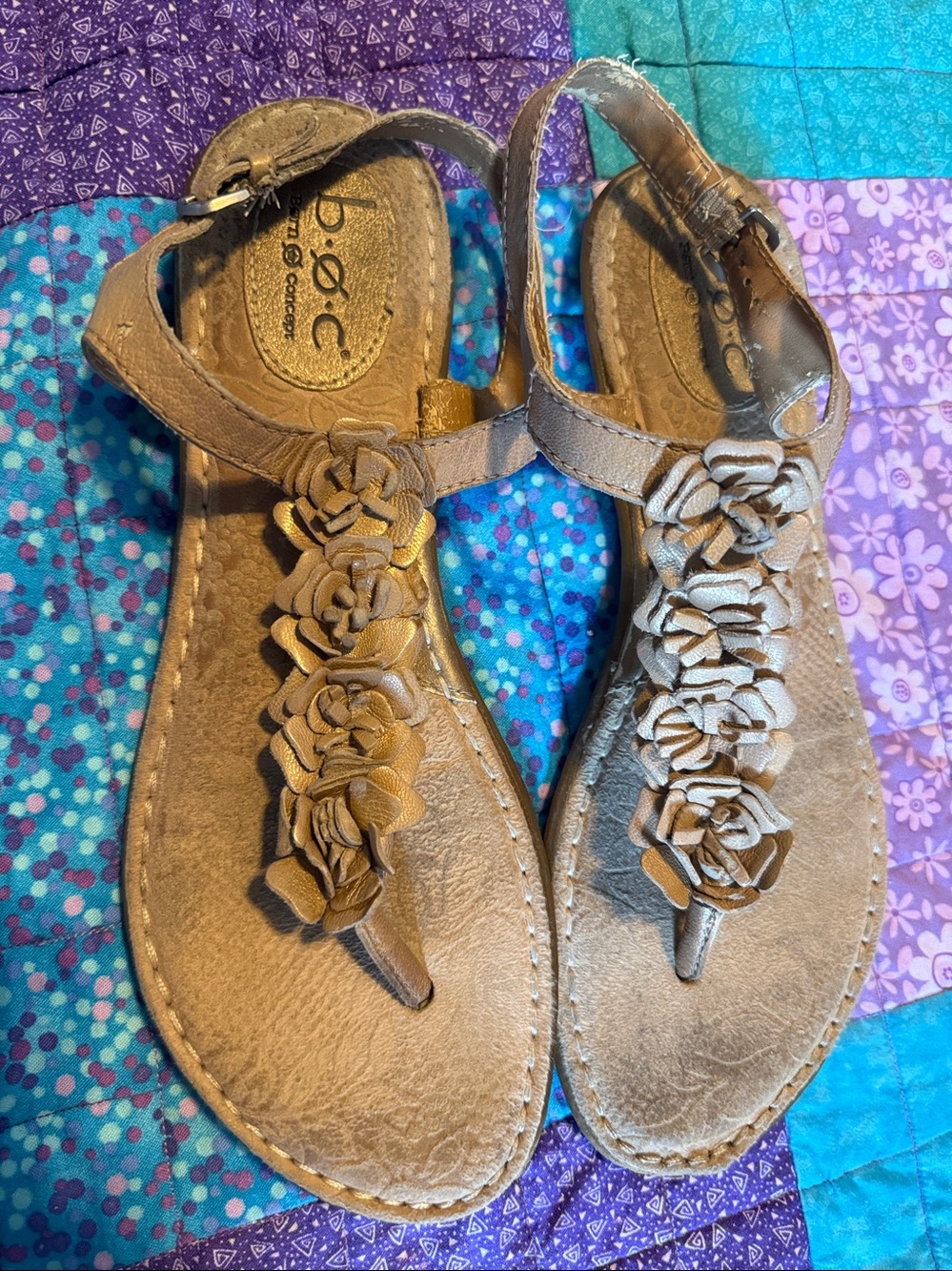 b•ø•c Born Concept Floral thong leather sandal size 9, tan beige